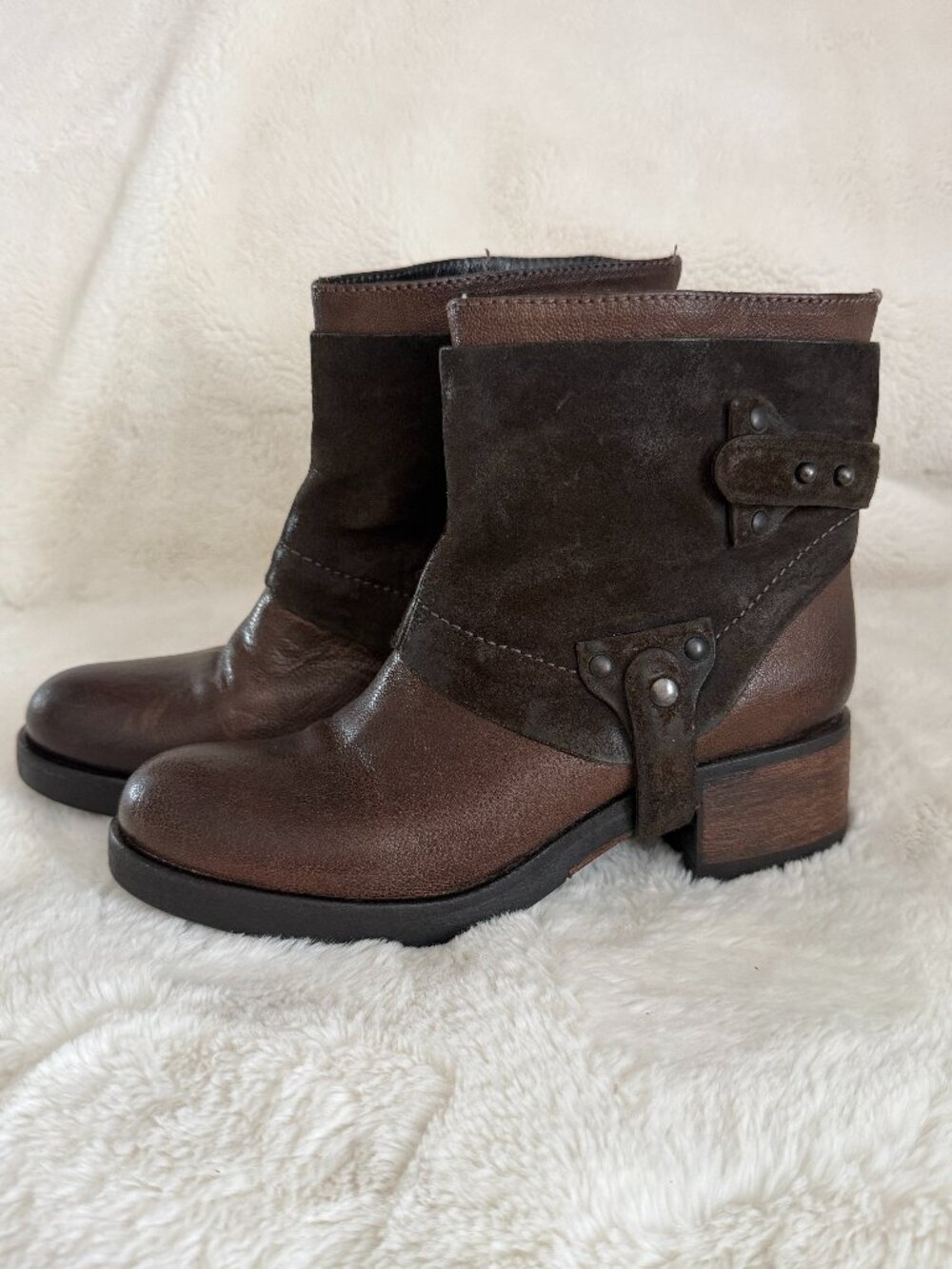 VERA WANG Women's Brown Leather & Suede Harness Moto Ankle Boots Size: 6